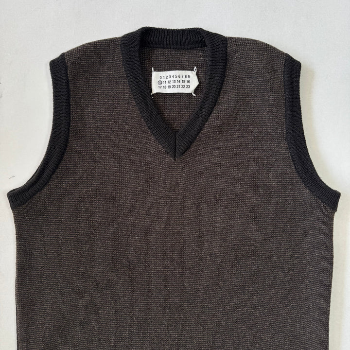 AW2000 Martin Margiela Brown Knitted Wool Vest